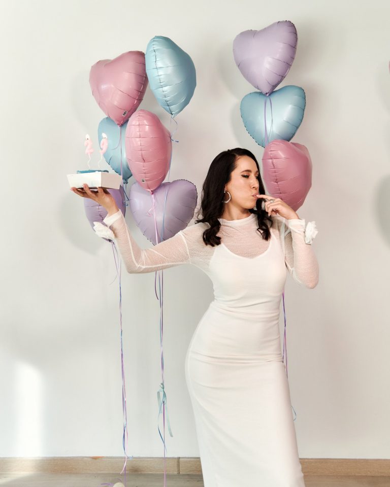 Фотосессия дня рождения Александры, стиль в светлых тонах, фотографии от Виктории Дячок, Москва и Московская область