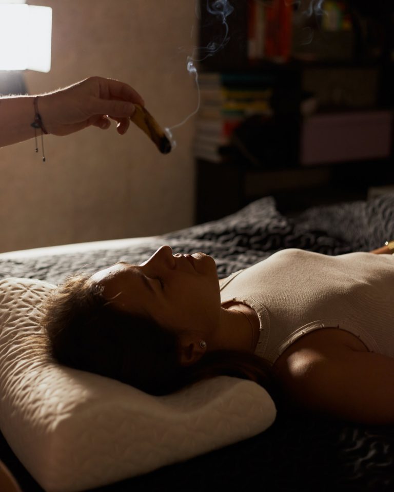 Сеанс практики бары на дому, очищение с ароматическим деревом, фотосессия от Виктории Дячок